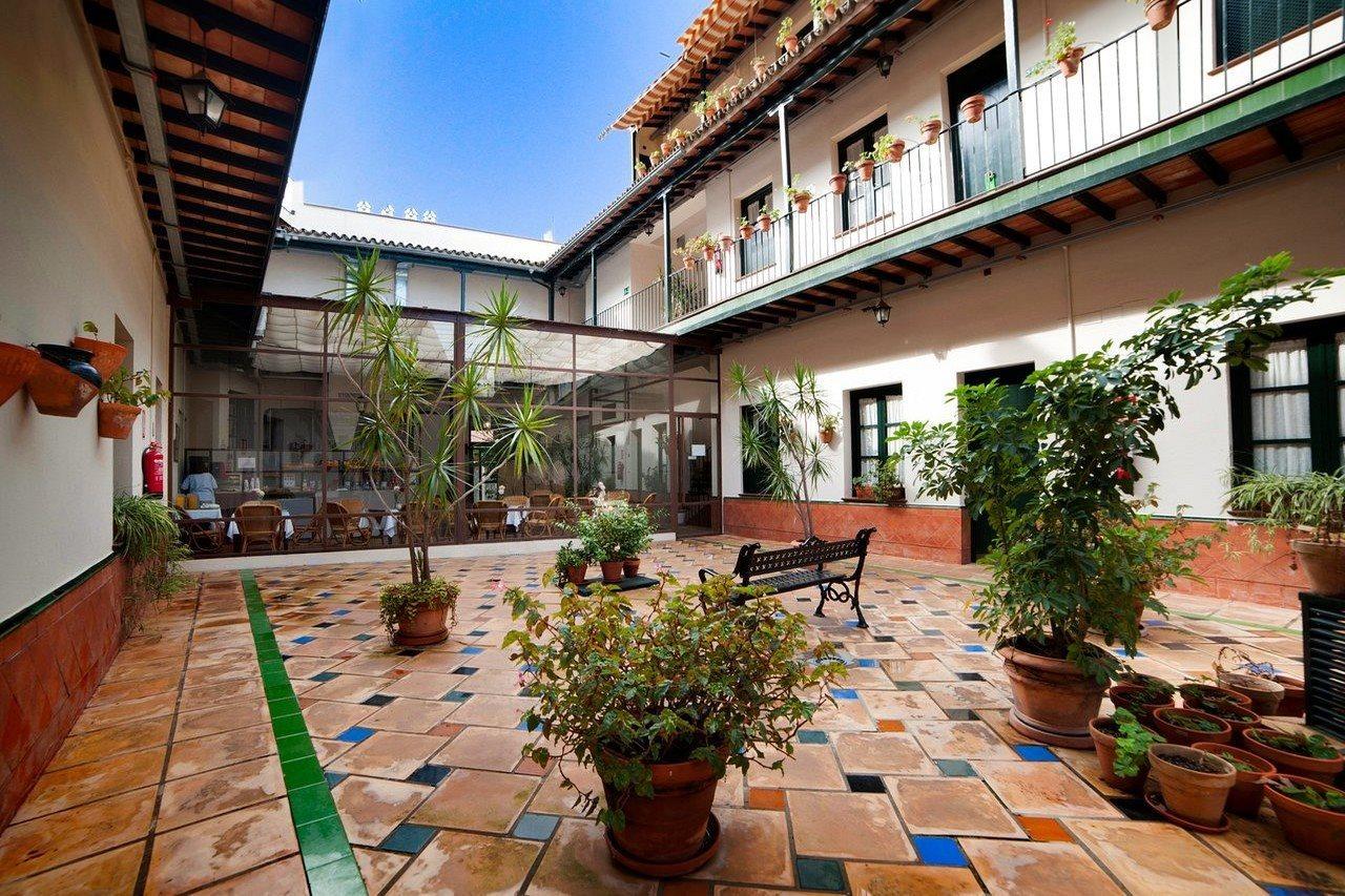 Hotel Corral De Los Chicharos 3*